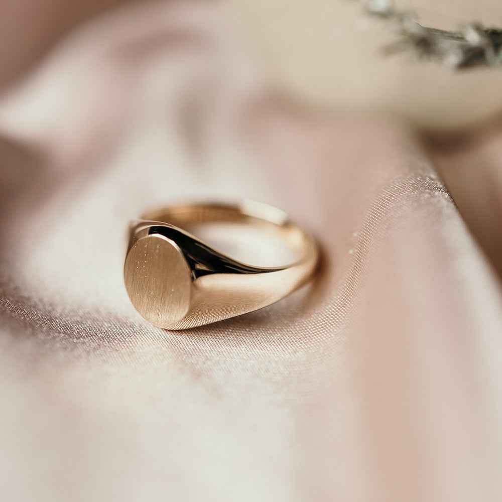 9CT YG Brushed & Polished Oval Signet Ring