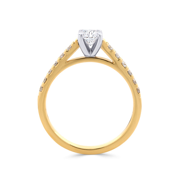 Solitaire Diamond Ring With Shoulder Diamonds